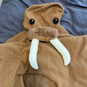Hilarious walrus onesie perfect for Halloween! 🎃